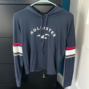 S women’s Hollister semi-cropped long sleeved tee with a hood
